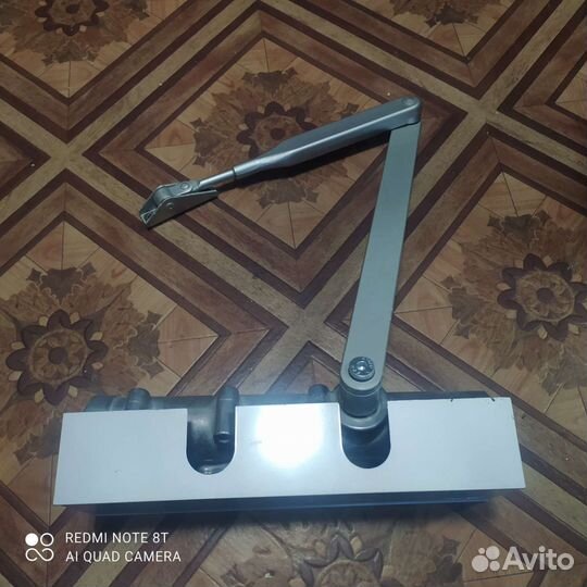 Доводчик для двери