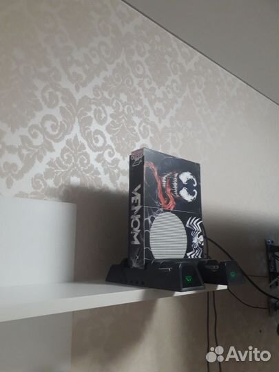 Xbox one s 2 геймпада 1tb