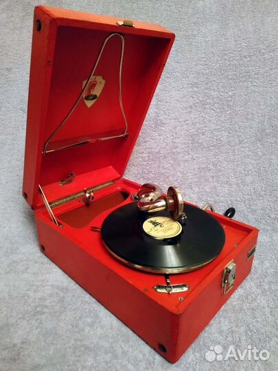 Патефон завода 