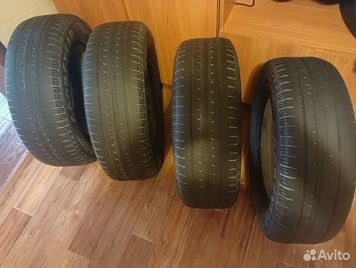 Goodyear EfficientGrip 215/65 R16 98H