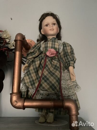 Кукла фарфоровая