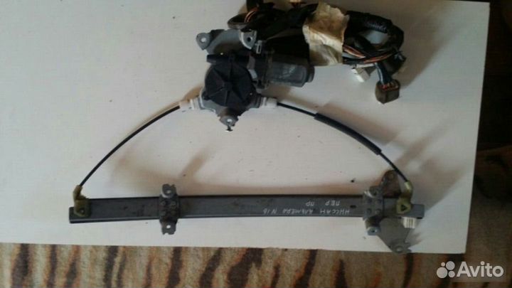 Стеклоподъемник передний правый Nissan Almera N16