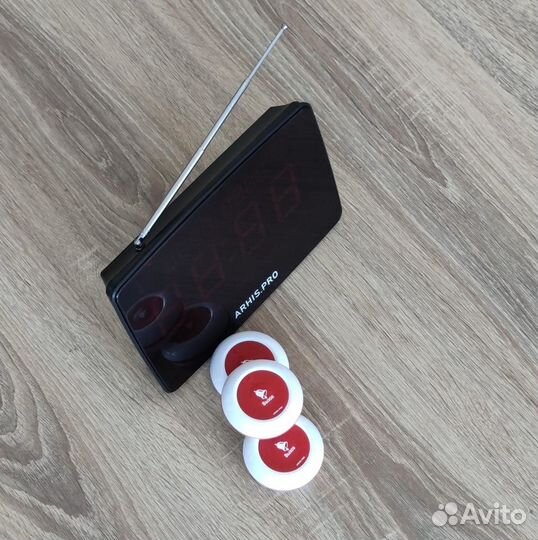 Кнпока вызова официанта и табло отображения вызова