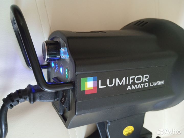 Комплект студийного света Lumifor Amato LX200