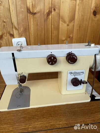 Швейная машина Чайка 143