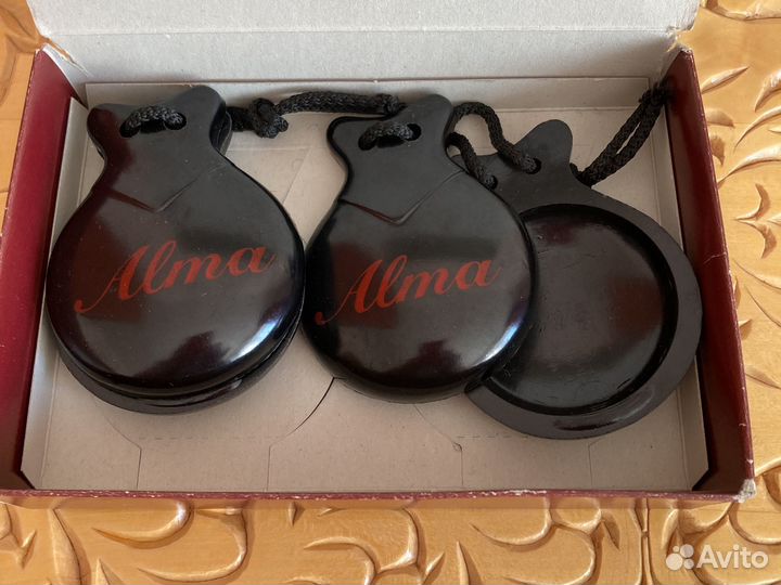 Кастаньеты и веер для танца фламенко