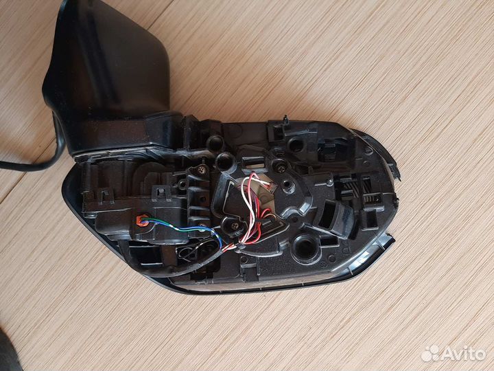 Зеркало боковое правое Toyota Spade 2017г