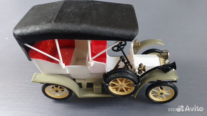 Модели старинных автомобилей dixi