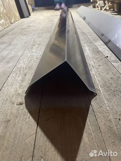 Профиль для металлочерепицы коричневый RAL8017