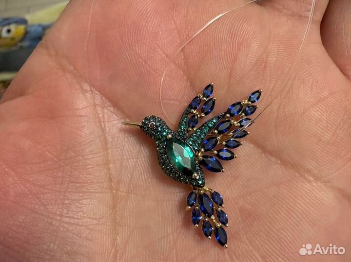 Золотая брошь