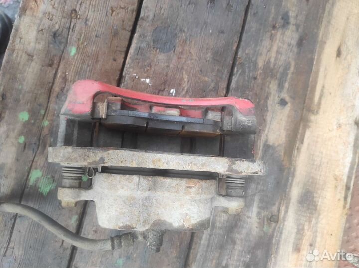 Суппорт передний правый hyundai santa fe classic