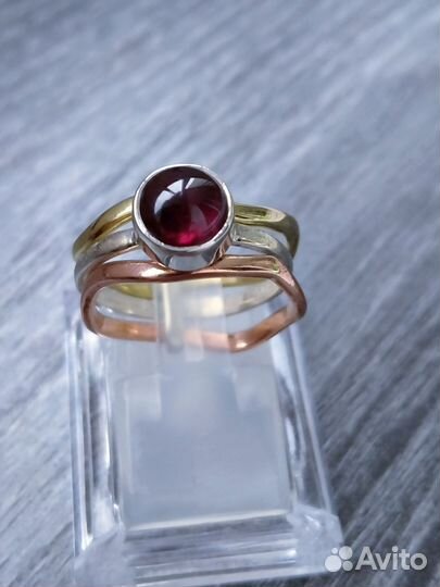 Серебряное кольцо с гранатом