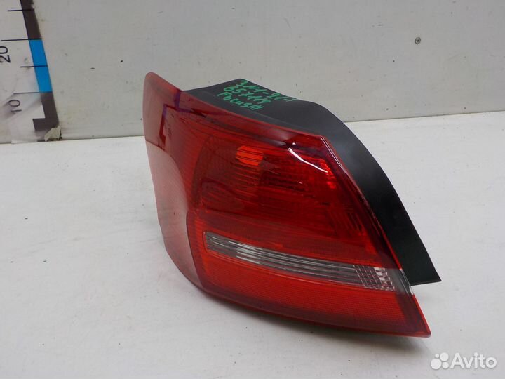 Фонарь задний левый наружный на Ford Focus III