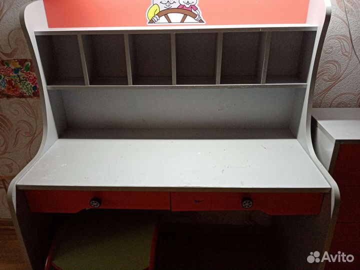 Письменный стол с комодом и тумбой