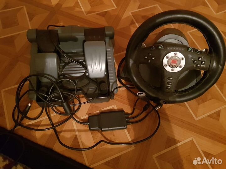 Игровой руль с педалями