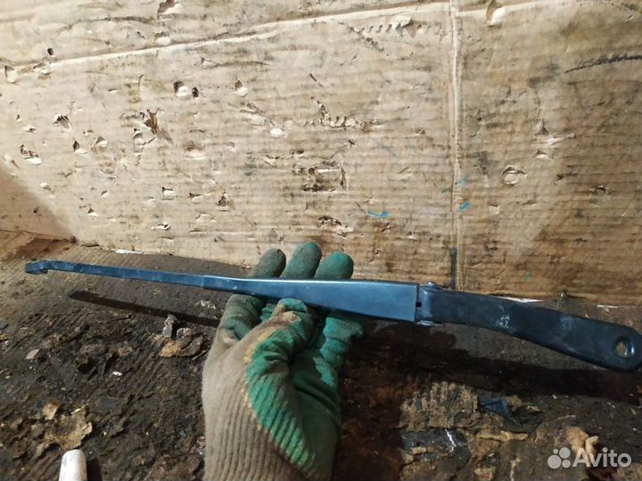 Поводок стеклоочистителя Renault Sandero