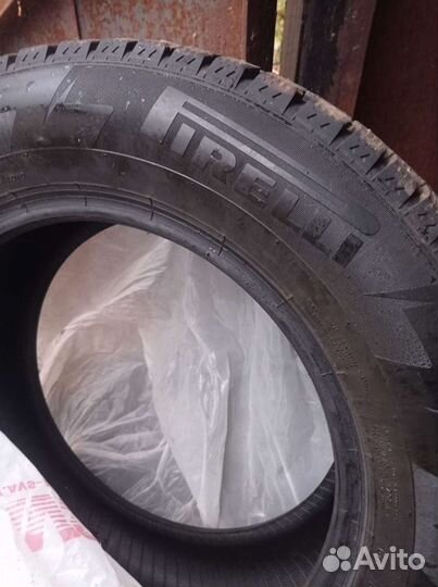 Pirelli Ice Zero 215/60 R16 99T