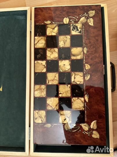 Шахматы из янтаря