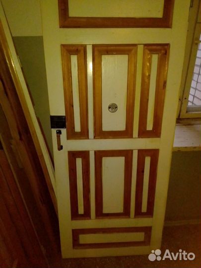 Дверь входная деревянная с коробкой