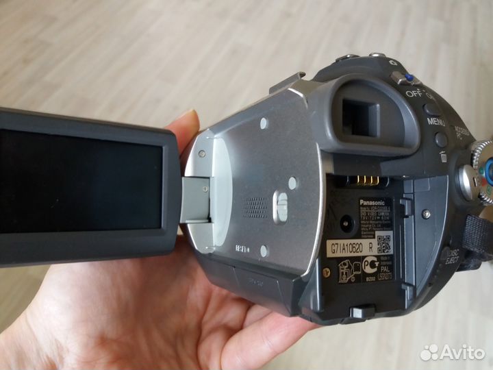 Видеокамера Panasonic VDR-D220