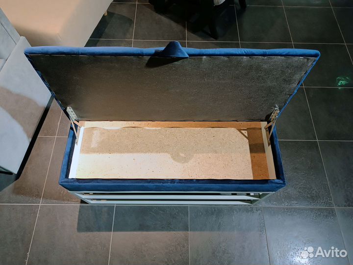 Обувница с двумя полками на металлическом каркасе