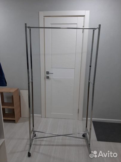 Вешалка для одежды напольная металлическая