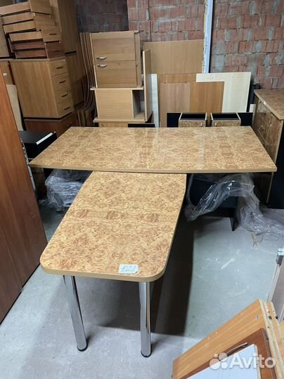 Стол руководителя с брифинг приставкой