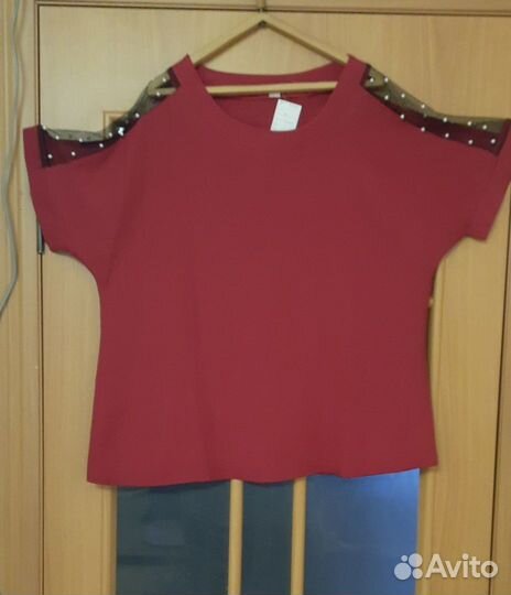 Блузка с бусами на плечах 58-60 р-р