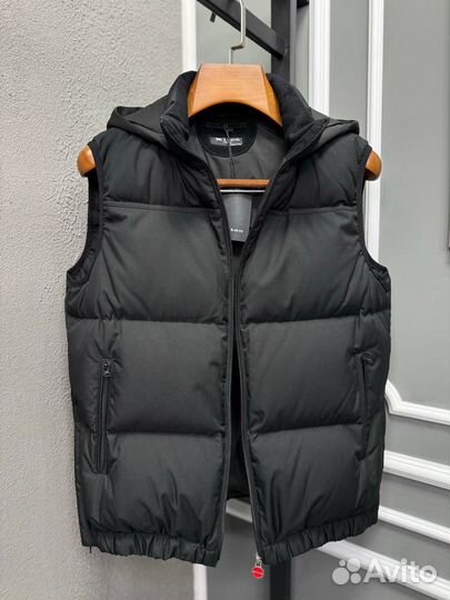 Безрукавка Kiton