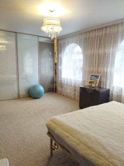 Коттедж 237 м² на участке 8 сот.