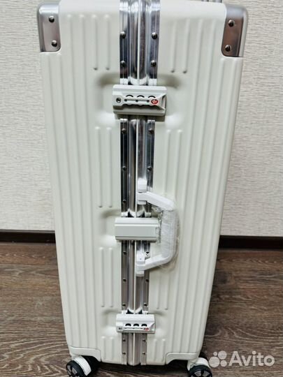 Чемодан без молнии большой новый