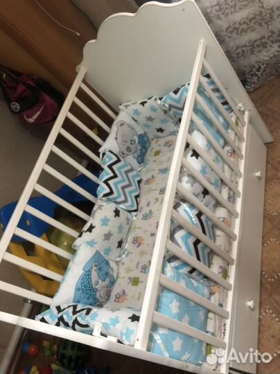 Детская кровать с маятником и ящиком