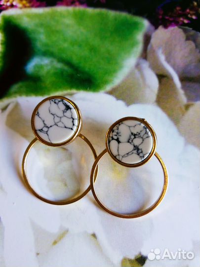 Серьги, кулоны, броши