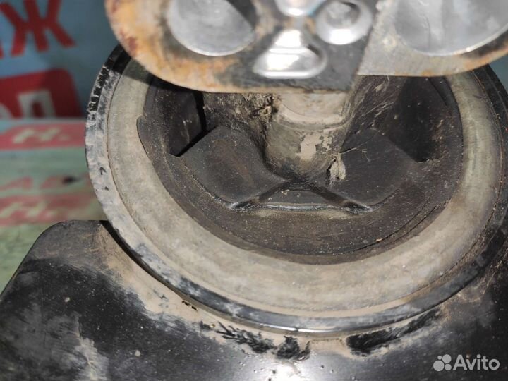 Подушка двигателя левая Шевроле Лачетти J200