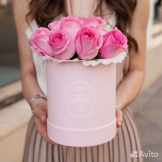 Коробка цветов, 11 роз в коробке, шляпная коробка