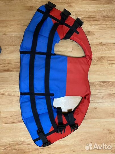 Спасательный жилет