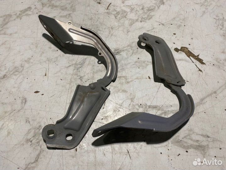 Петля капота Ford Focus pnda 2014