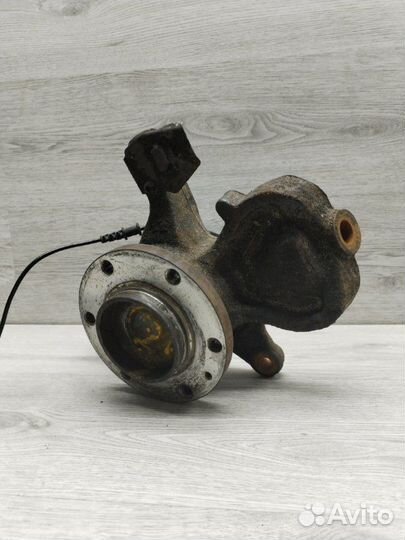 Поворотный кулак правый Mercedes Sprinter 906