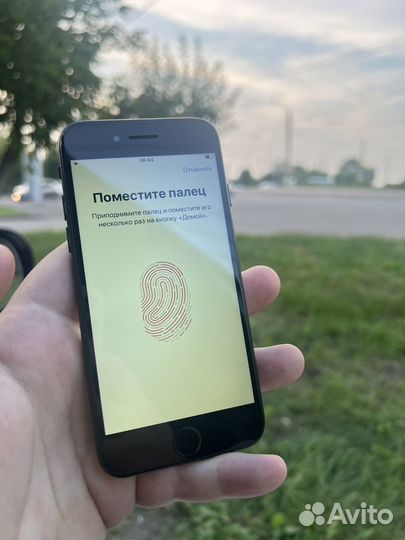 iPhone SE (2020), 64 ГБ
