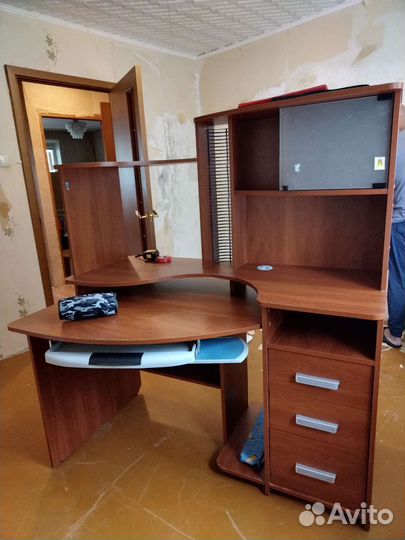 Компьютерный стол