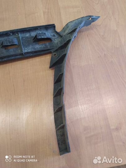 Кронштейн бампера задний правый Volkswagen Passat