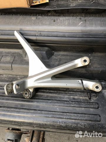 Кронштейн правый подножки,глушителя Honda Vfr1200f