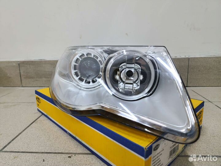 Передняя правая фара VW Touareg I Рест 2006-2010