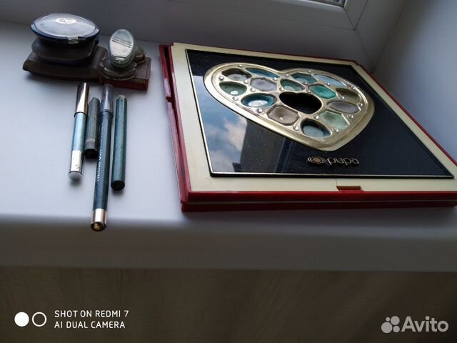 Идеально ложиться тени в наборе и в коробочках