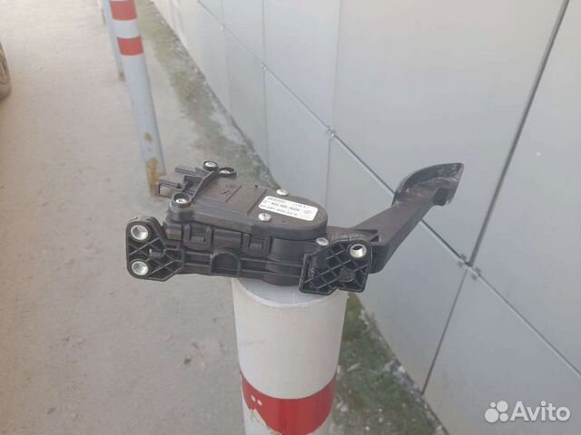 Педаль газа Рено Дастер