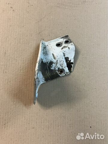 Кронштейн переднего левого крыла Skoda Rapid