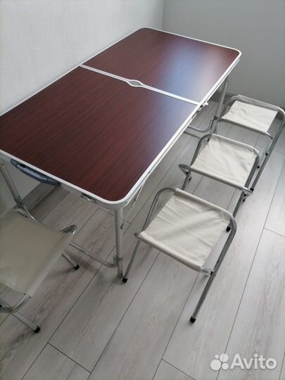 Новые Стол и стулья складные комплект