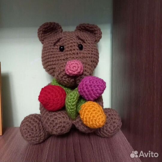 Мишка с тюльпанами