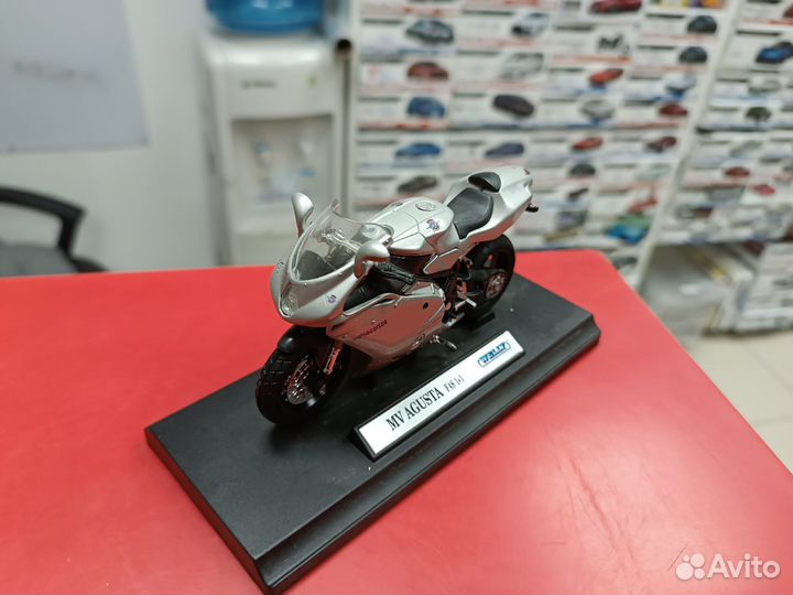 MV Agusta F4S 1+1 1:18 Welly