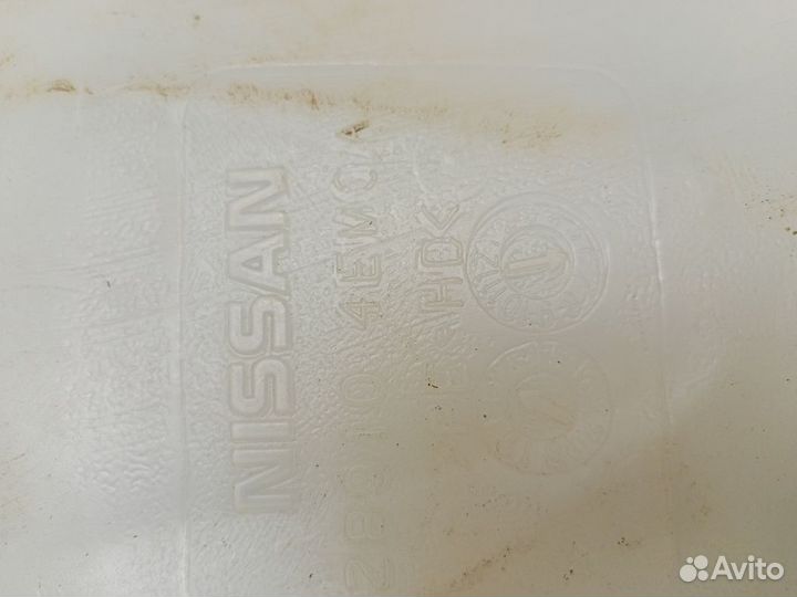 Бачок омывателя Ниссан